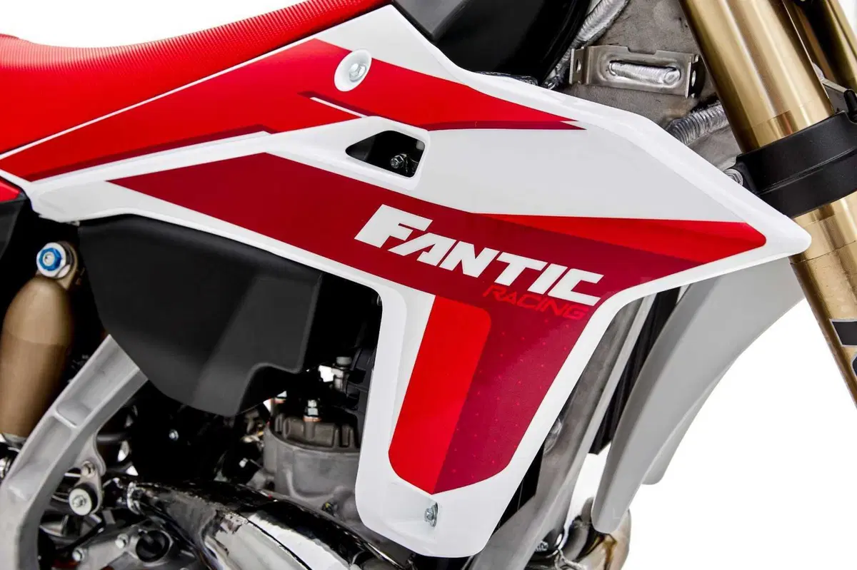XE300 ed XEF310: Fantic svela le sue enduro a due e quattro tempi (24)