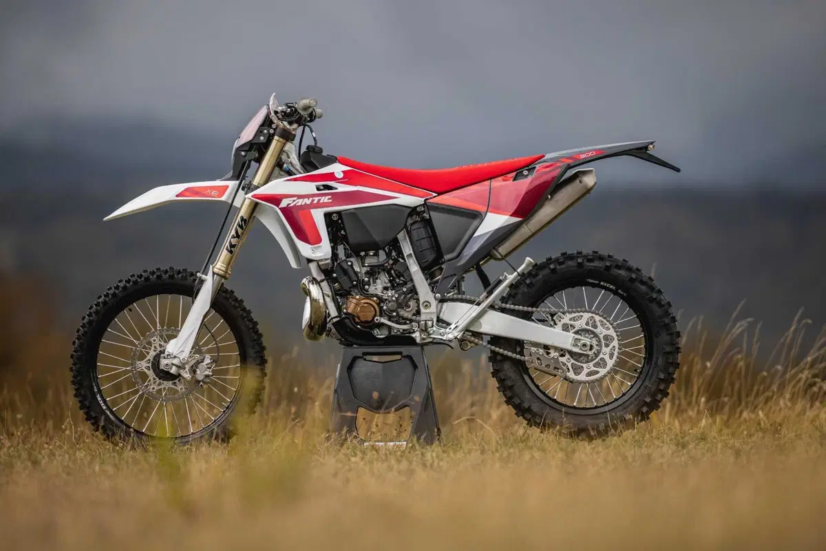 XE300 ed XEF310: Fantic svela le sue enduro a due e quattro tempi (27)