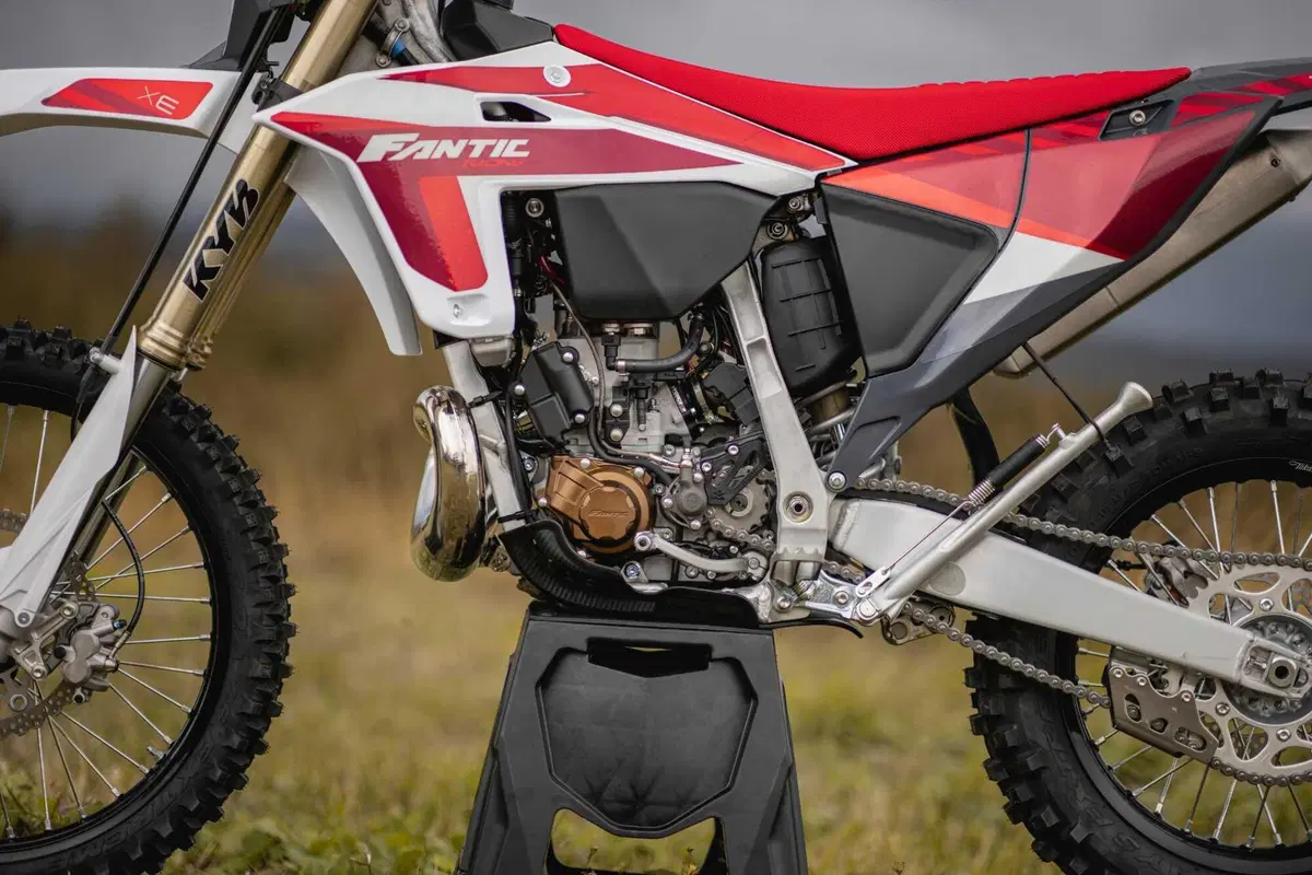 XE300 ed XEF310: Fantic svela le sue enduro a due e quattro tempi (35)