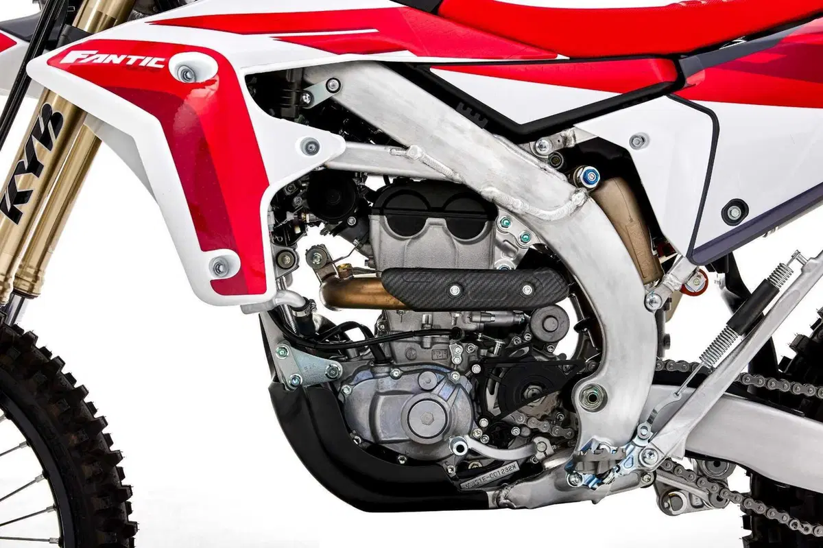XE300 ed XEF310: Fantic svela le sue enduro a due e quattro tempi (50)