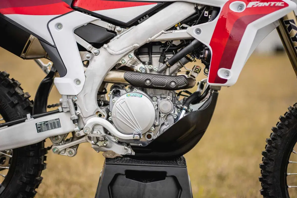 XE300 ed XEF310: Fantic svela le sue enduro a due e quattro tempi (68)