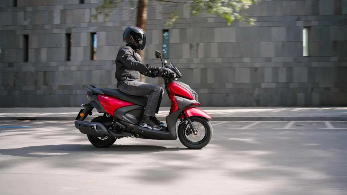 EICMA 2023: Yamaha lancia lo scooter RayZR (4)