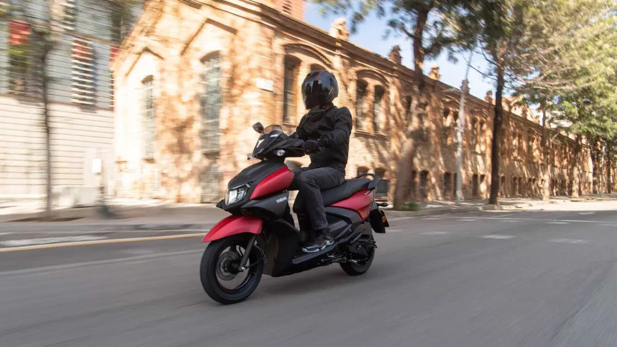 EICMA 2023: Yamaha lancia lo scooter RayZR (7)