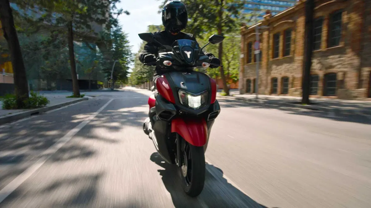 EICMA 2023: Yamaha lancia lo scooter RayZR (6)