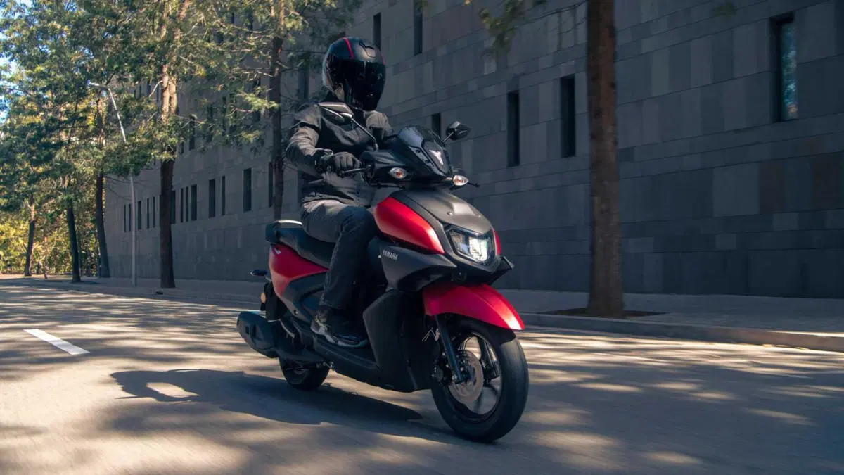 EICMA 2023: Yamaha lancia lo scooter RayZR (9)