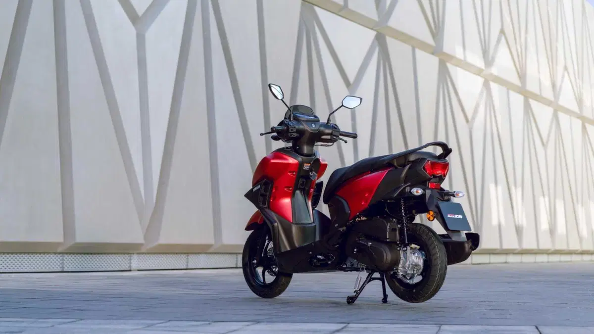 EICMA 2023: Yamaha lancia lo scooter RayZR (19)