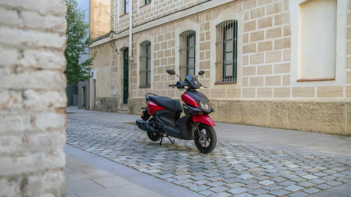EICMA 2023: Yamaha lancia lo scooter RayZR (26)