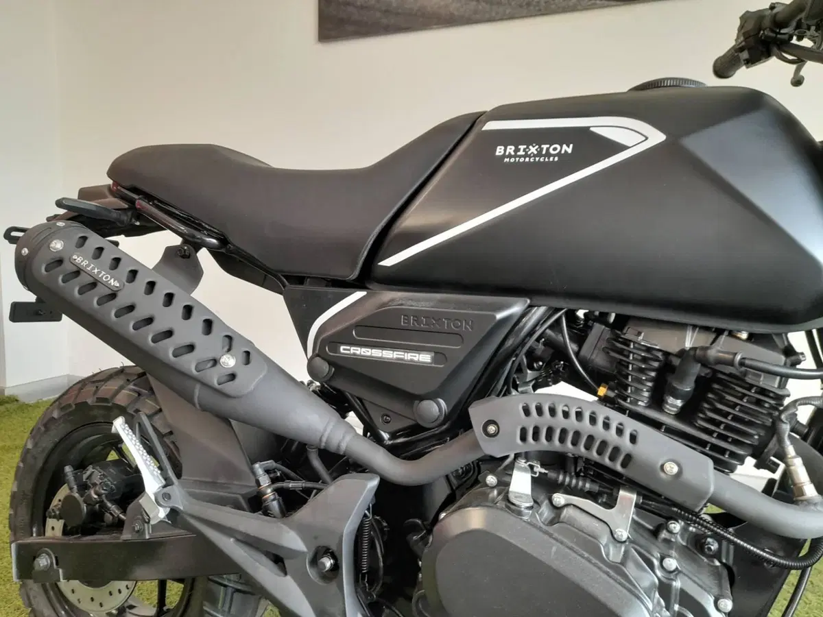 Brixton Motorcycles Crossfire 125 XS (2021 - 26) (3)