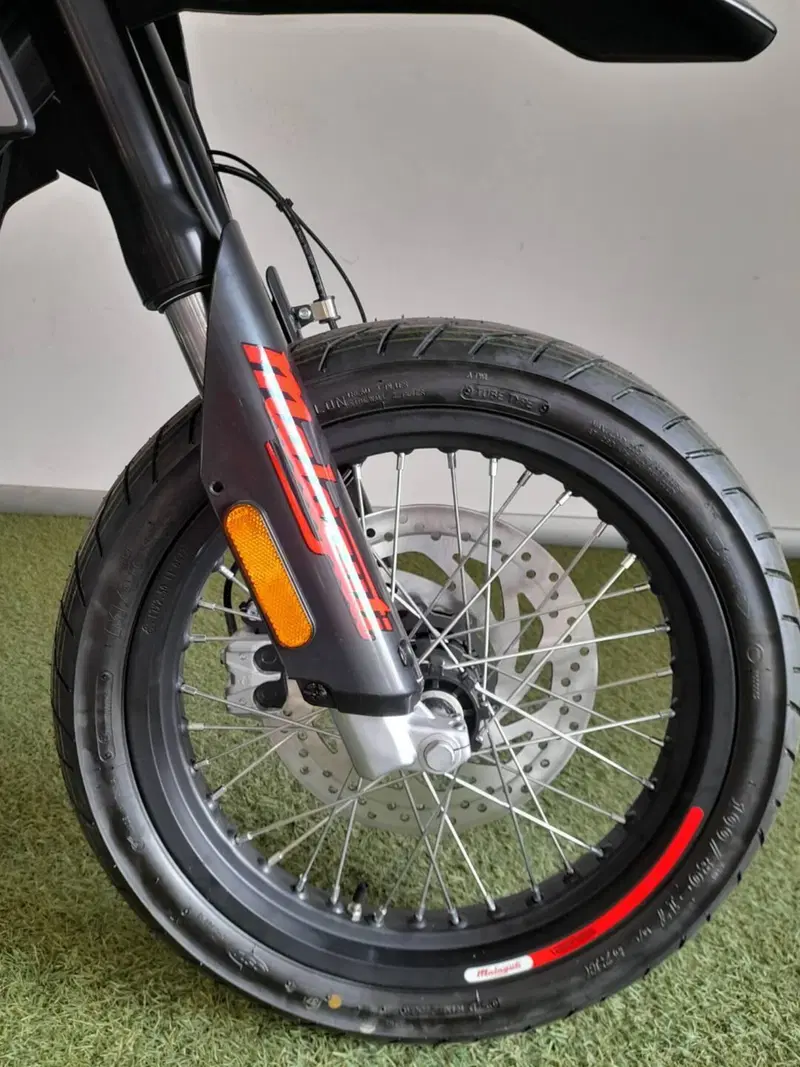 Malaguti XSM 125 (2021 - 26) (7)