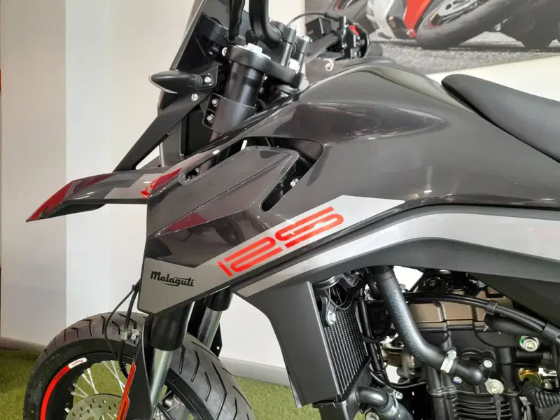 Malaguti XSM 125 (2021 - 26) (5)
