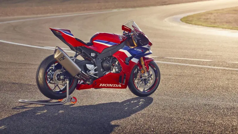 EICMA 2023. Honda CBR1000RR-R Fireblade: foto e caratteristiche [GALLERY]