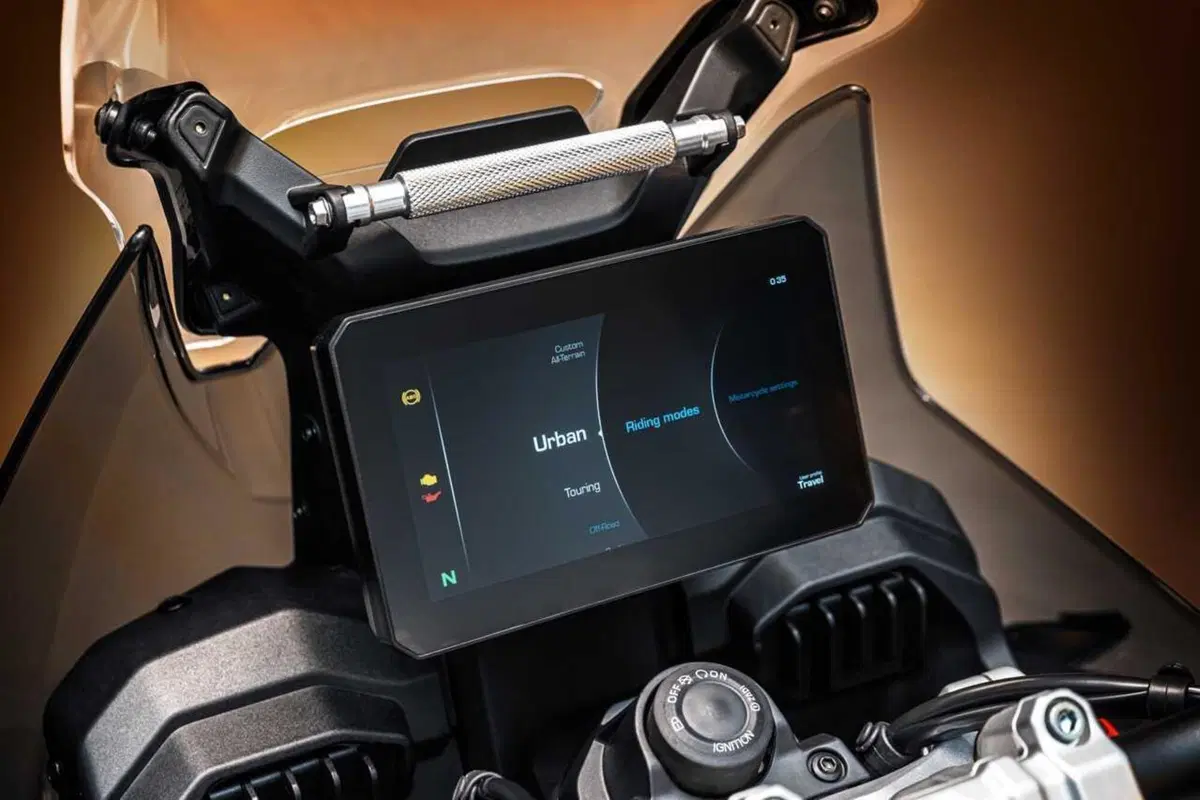 Eicma 2023: MV Agusta inaugura il fuoristrada di lusso con la LXP Orioli (3)
