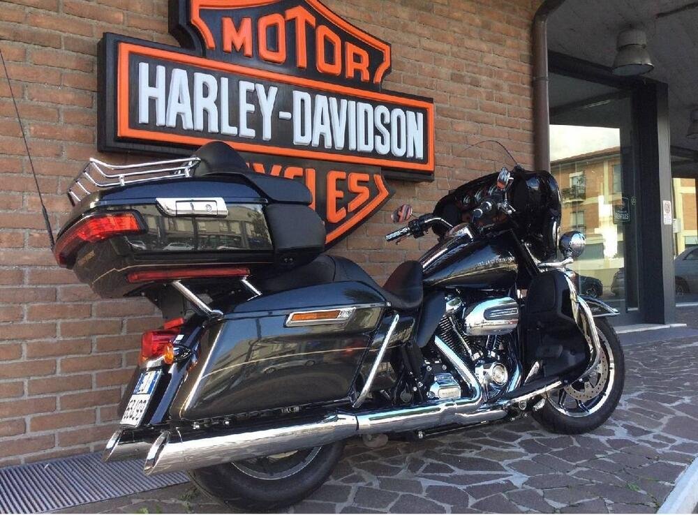 Harley-Davidson 107 Electra Glide Ultra Limited Low (2017 - 18) - FLHTKL (2)