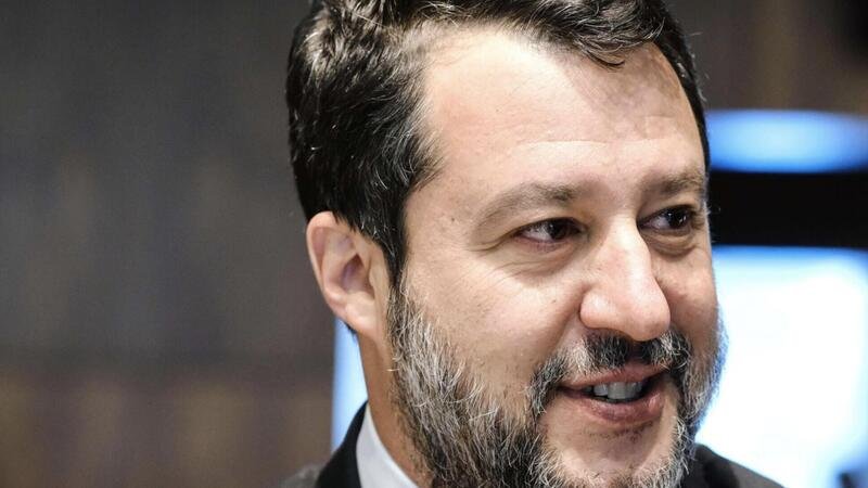 Il ministro Matteo Salvini: &quot;Decine di milioni di euro pronti i guardrail salvamotociclisti&quot; [VIDEO]