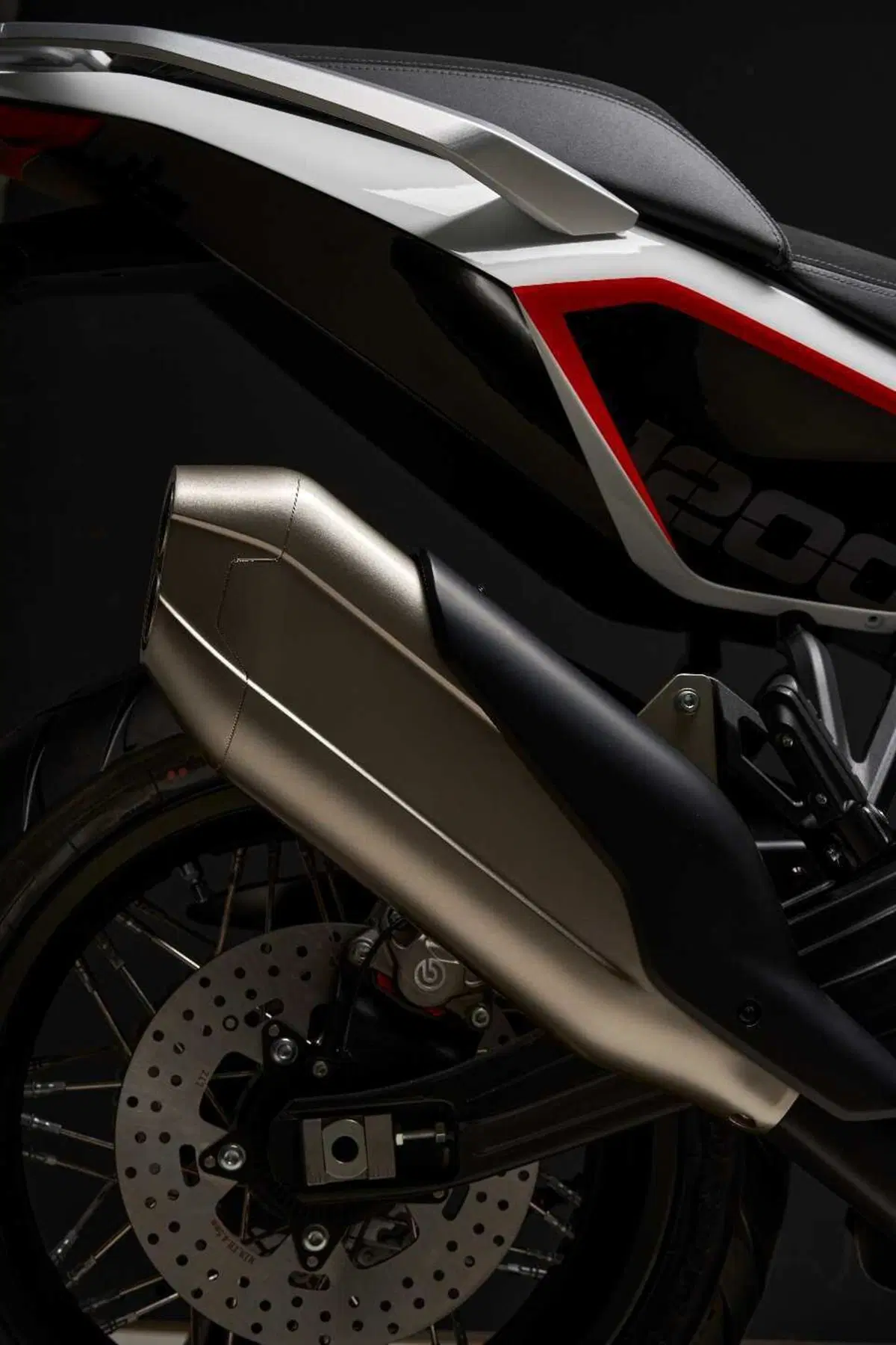 EICMA 2023. Moto Morini presenta la X-Cape 1200 [VIDEO] (10)