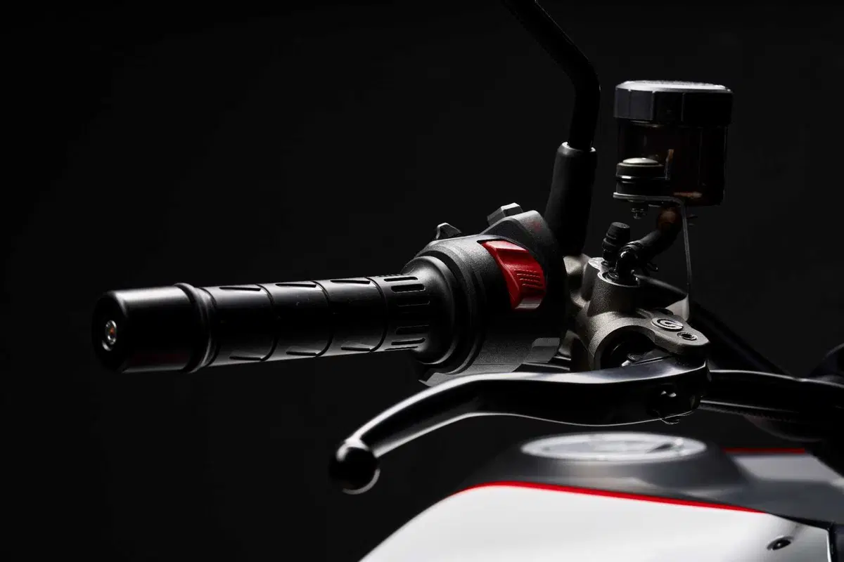 EICMA 2023. Moto Morini presenta la X-Cape 1200 [VIDEO] (25)