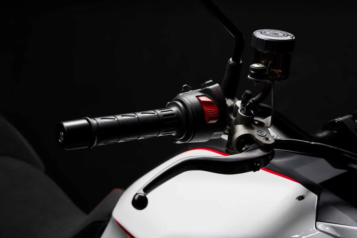 EICMA 2023. Moto Morini presenta la X-Cape 1200 [VIDEO] (12)