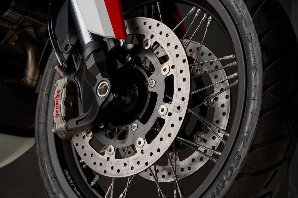 EICMA 2023. Moto Morini presenta la X-Cape 1200 [VIDEO] (20)
