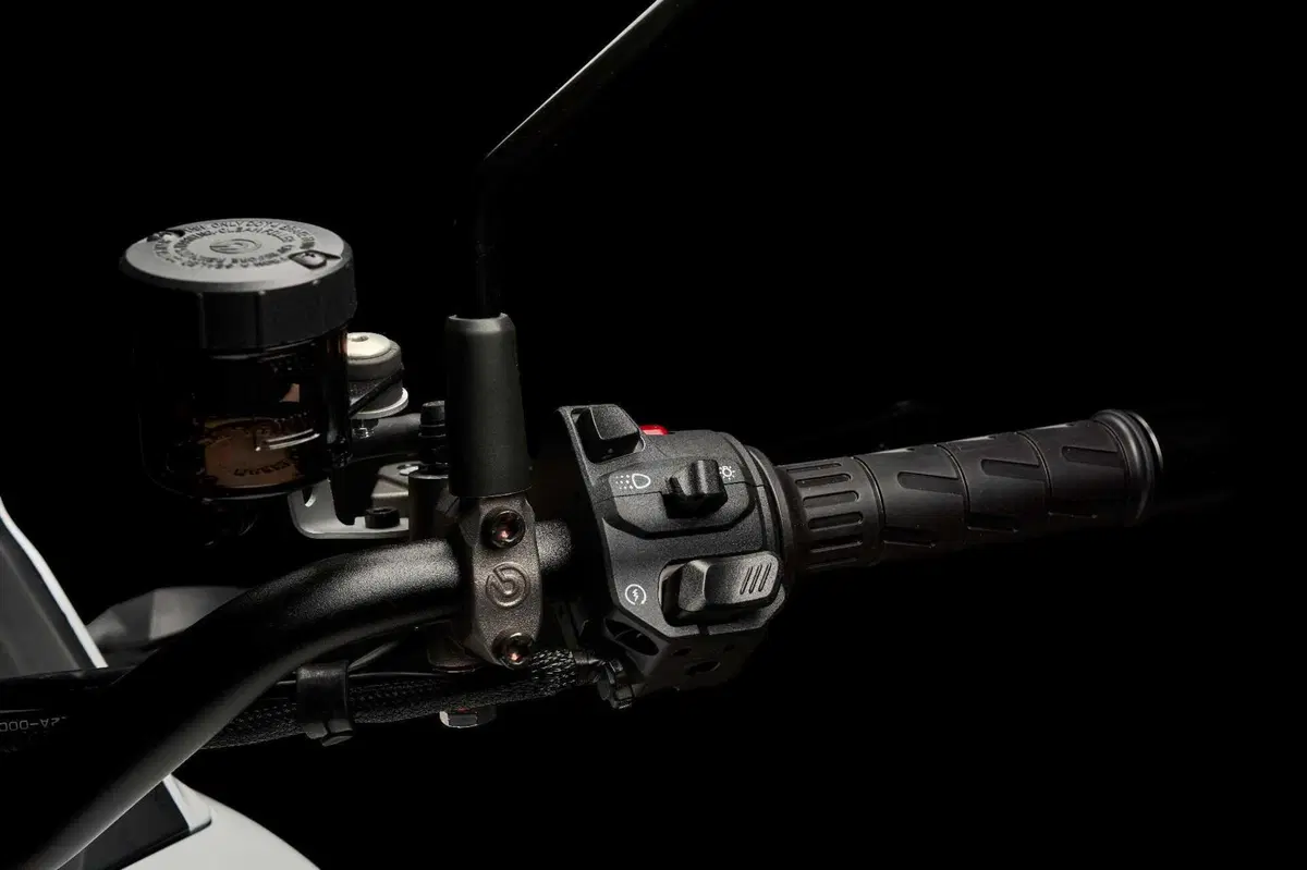 EICMA 2023. Moto Morini presenta la X-Cape 1200 [VIDEO] (27)
