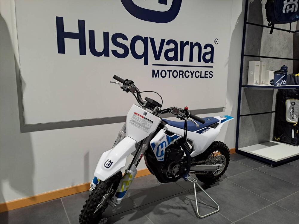 Husqvarna EE 3 (2023 - 24) (2)