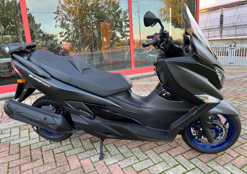 Suzuki Burgman 400 usata a Castellanza - Varese - Va per € 6.890