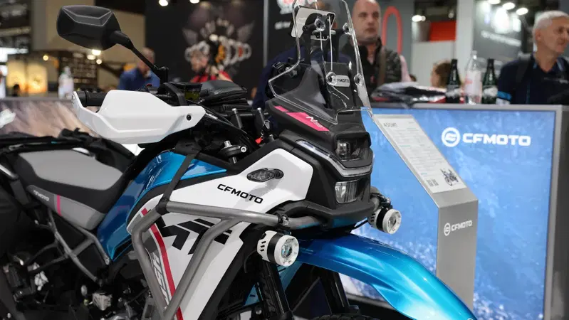 Eicma 2023: CFMOTO 450MT, l'Adventure bicilindrica [VIDEO]