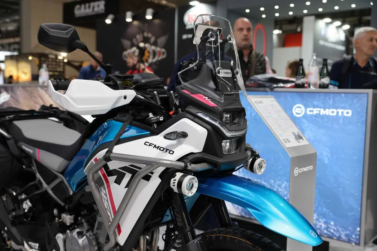 Eicma 2023: CFMOTO 450MT, la piccola Adventure bicilindrica [VIDEO]