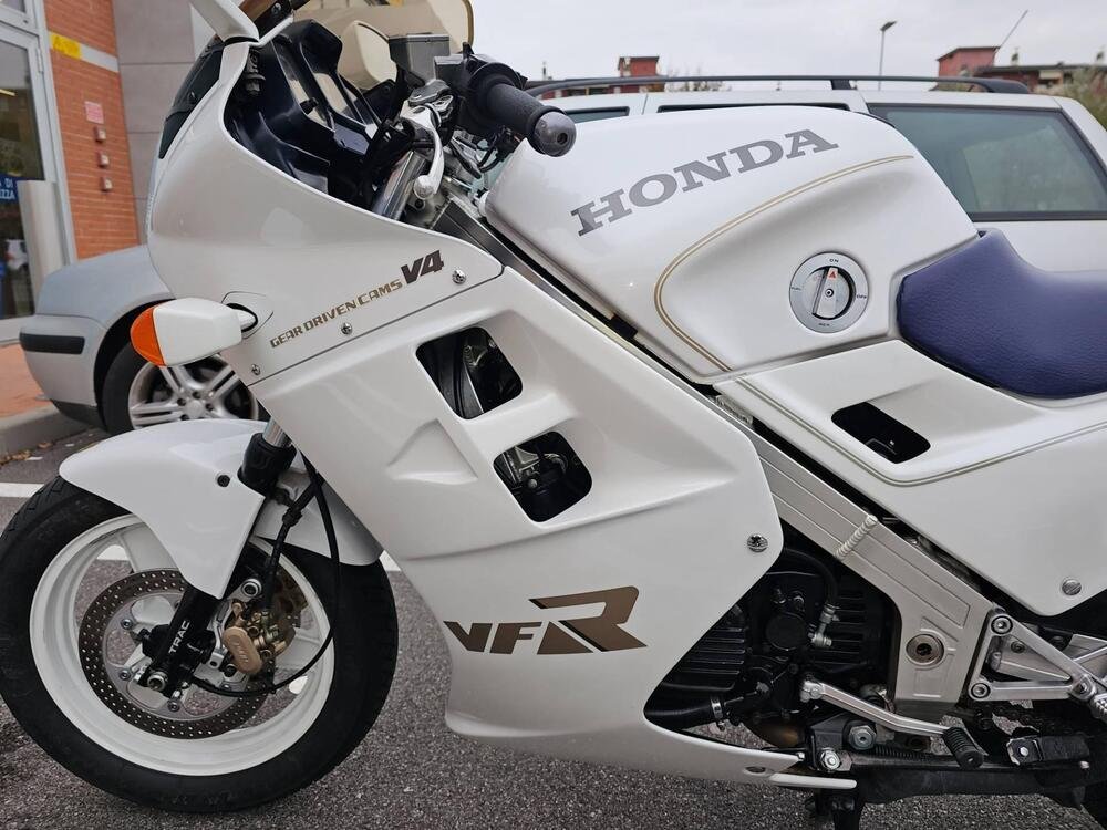 Honda VFR750F (4)