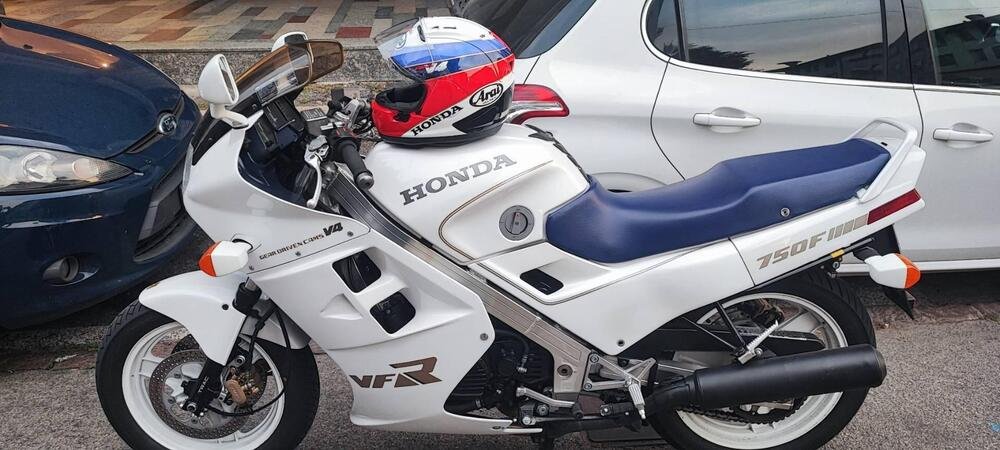 Honda VFR750F (5)