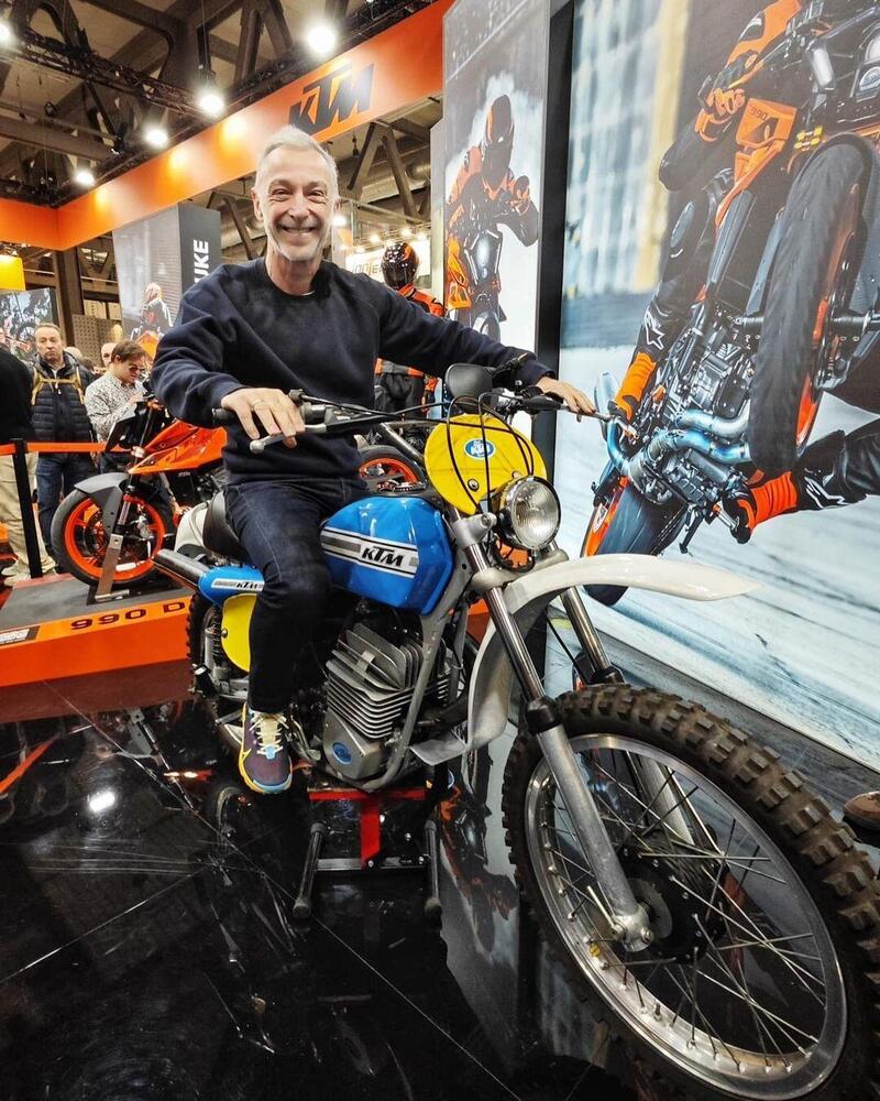 Linus in sella alla sua KTM 175 GS