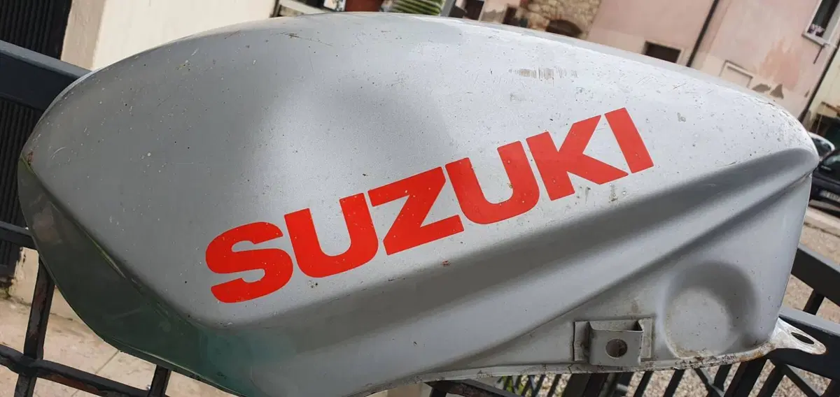 Serbatoio suzuki katana 1100 (2)