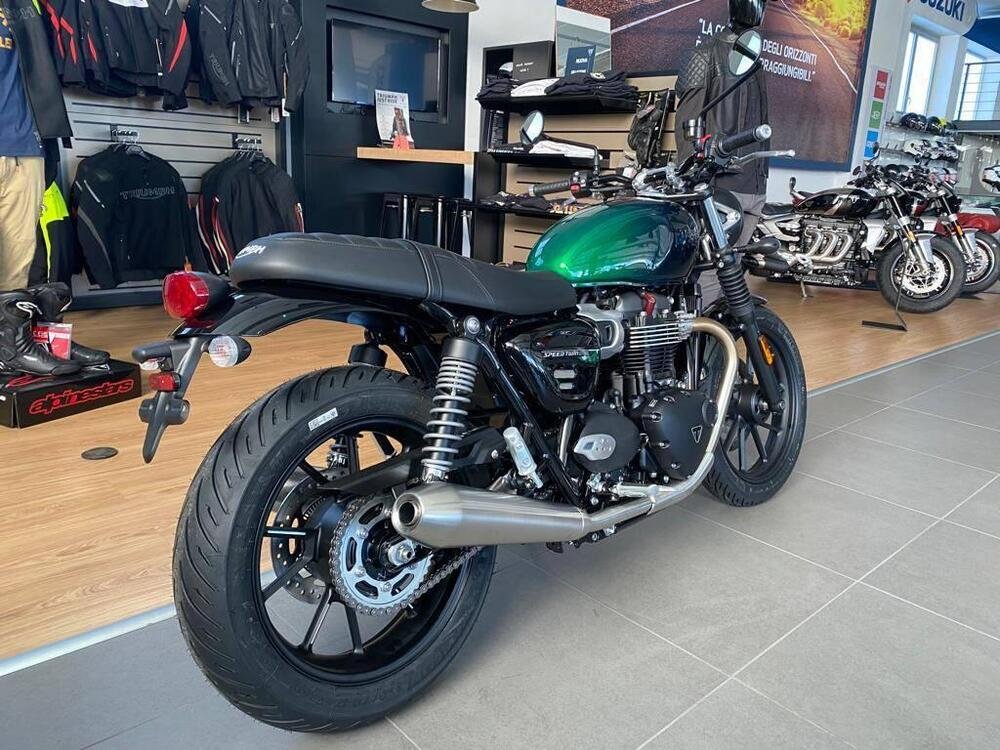 Triumph Speed Twin 900 Stealth Edition (2024) (2)