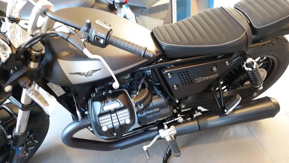Moto Guzzi V9 Bobber (2021 - 24) (2)