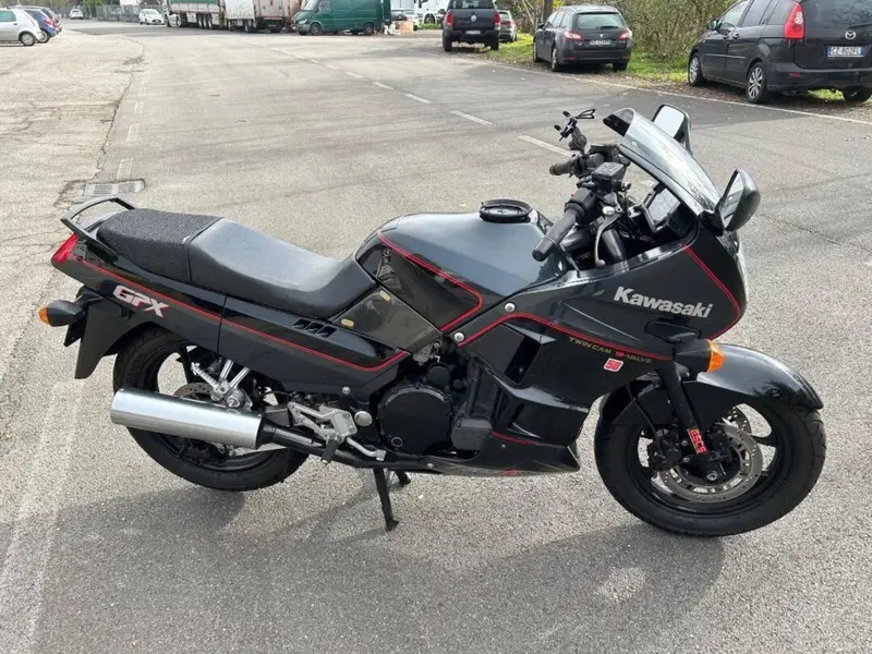 Kawasaki GPX 750 R (3)