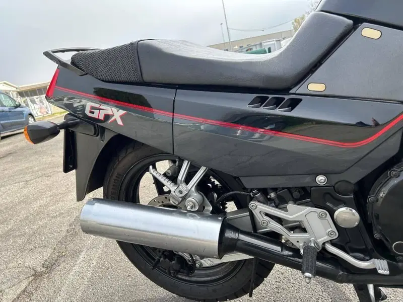 Kawasaki GPX 750 R (4)