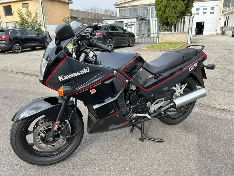 Kawasaki GPX 750 R (5)