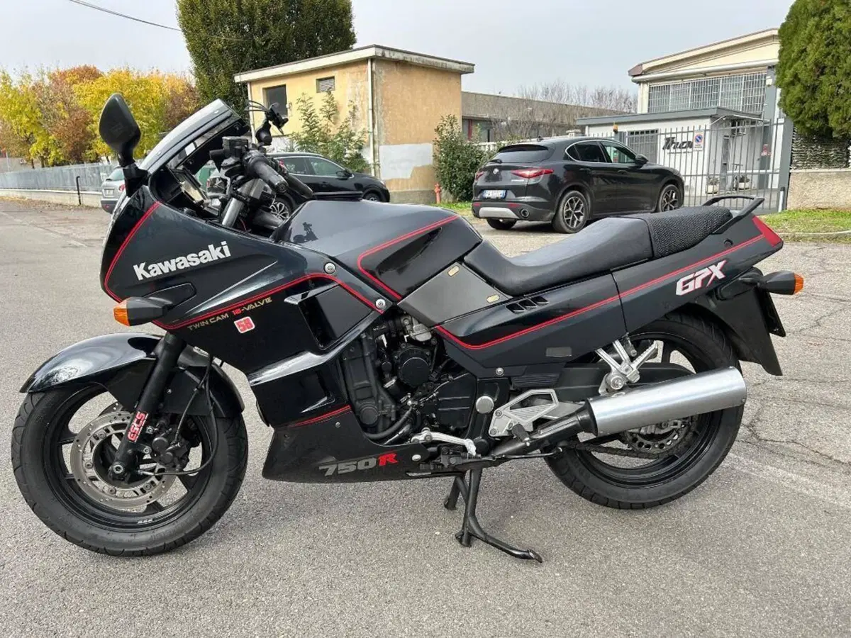 Kawasaki GPX 750 R (6)
