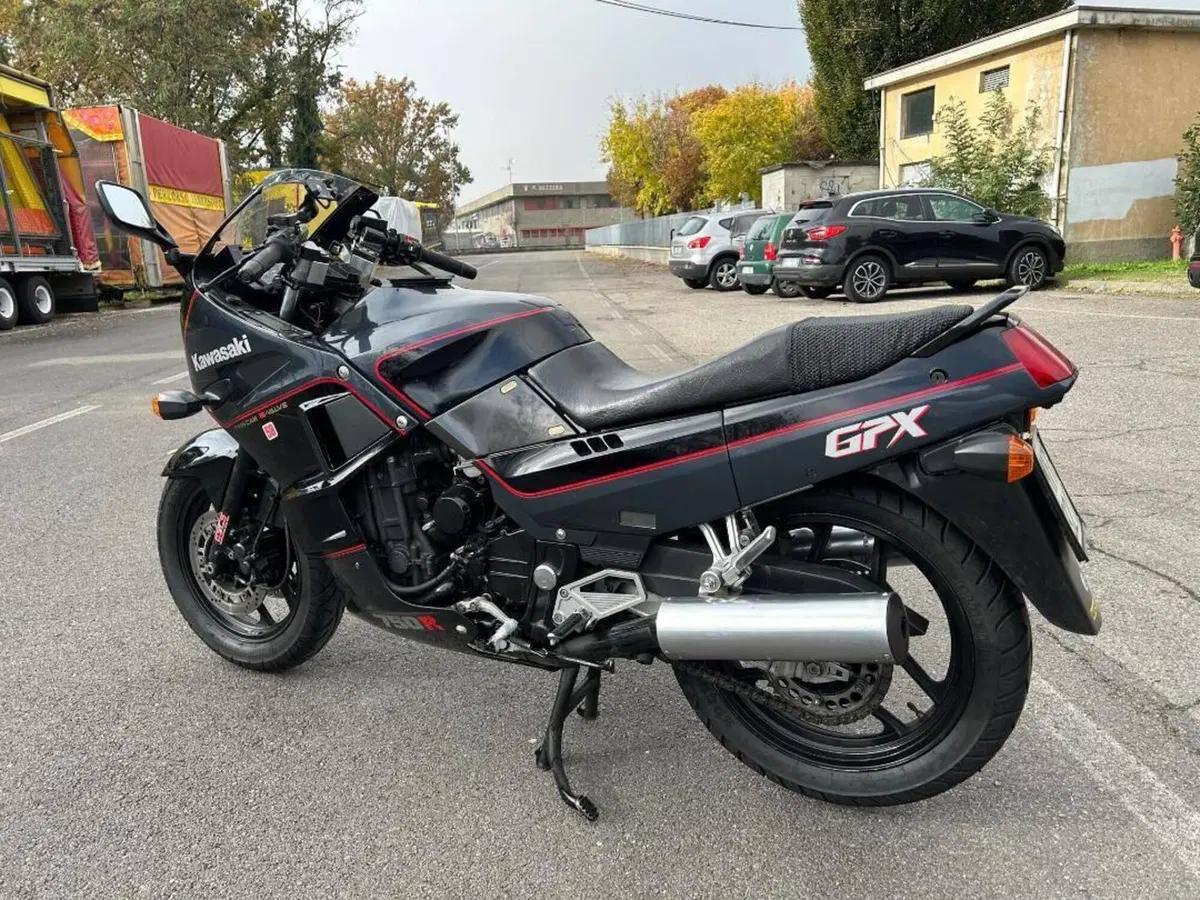 Kawasaki GPX 750 R (8)