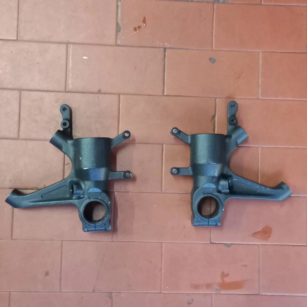 Piedini forcella Suzuki Gsx-r 1000 K3-K4 smontati (2)