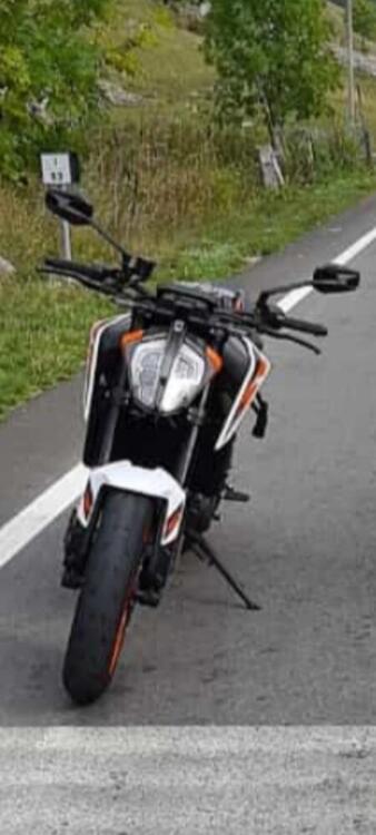 KTM 890 Duke R (2020)