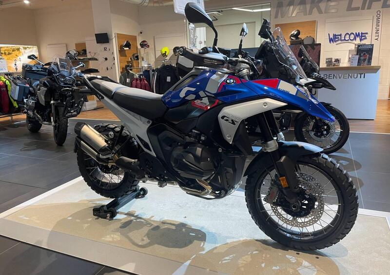 Vendo Bmw R 1300 GS (2023 - 24) nuova a Galliate (codice 9320059