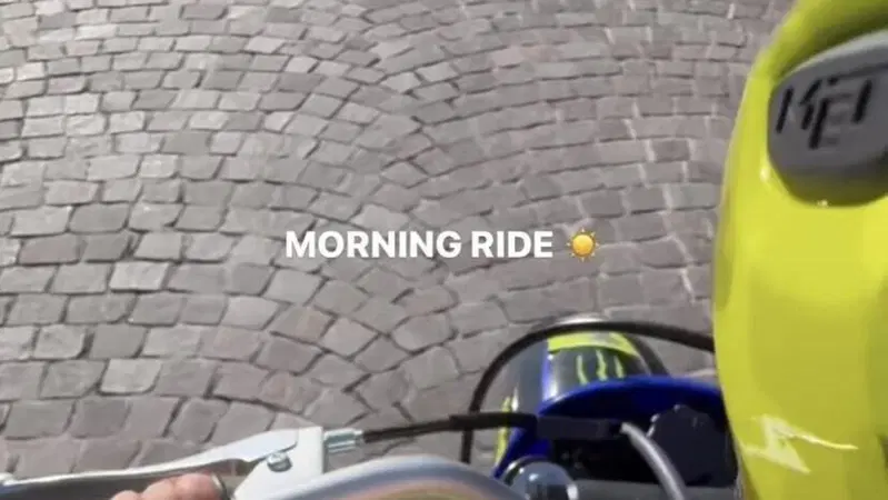 Valentino Rossi e Giulietta di nuovo in moto insieme: gli "allenamenti" continuano!