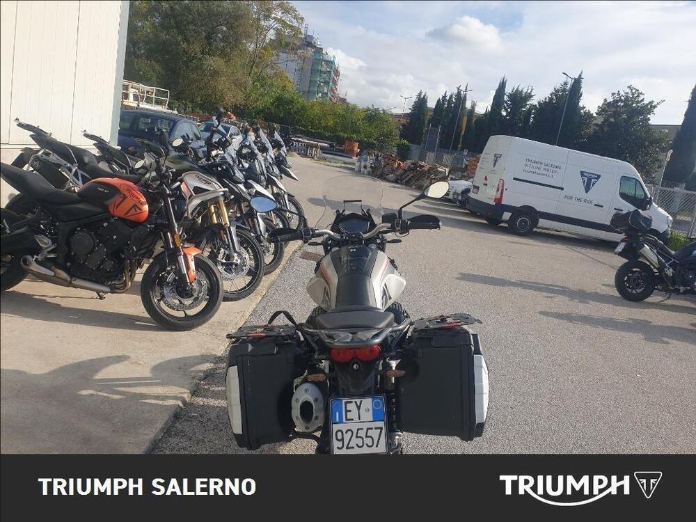 Moto Guzzi V85 TT Travel (2021 - 23) (4)