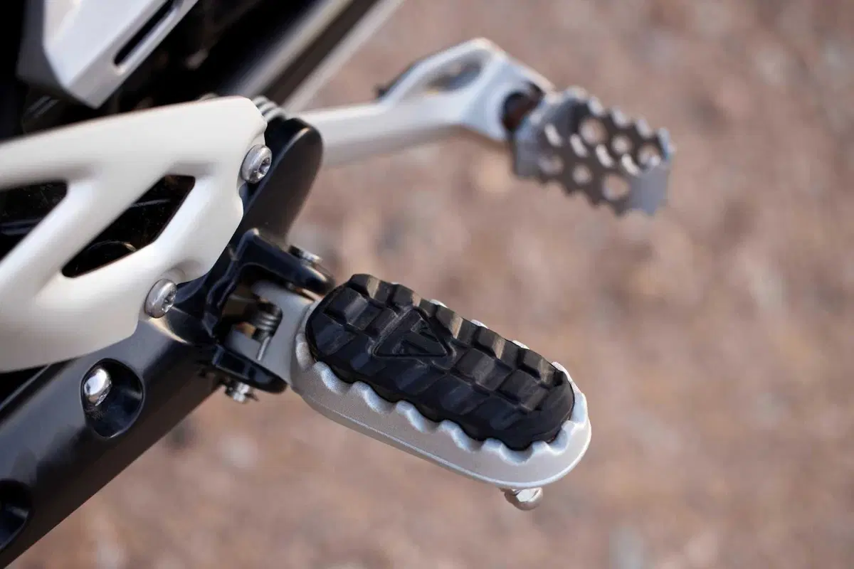 Triumph svela le nuove Scrambler 1200 XE e 1200 X 2024 (5)