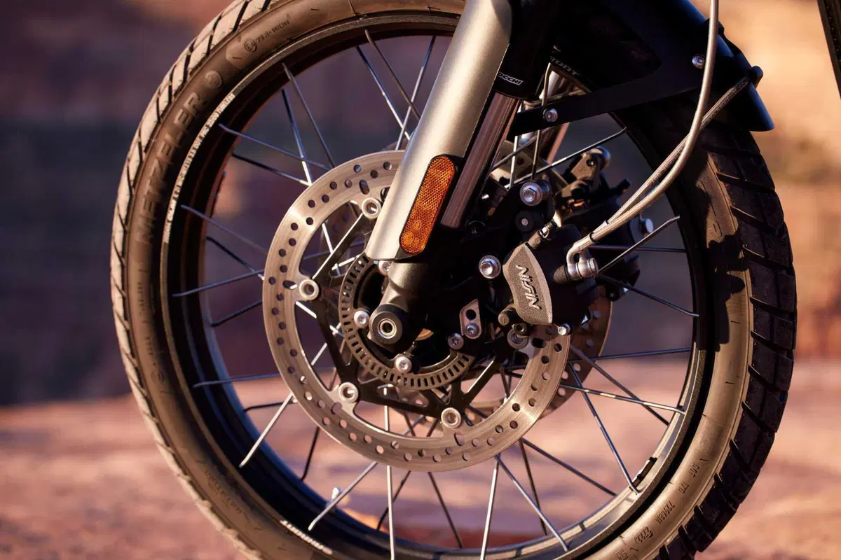 Triumph svela le nuove Scrambler 1200 XE e 1200 X 2024 (7)