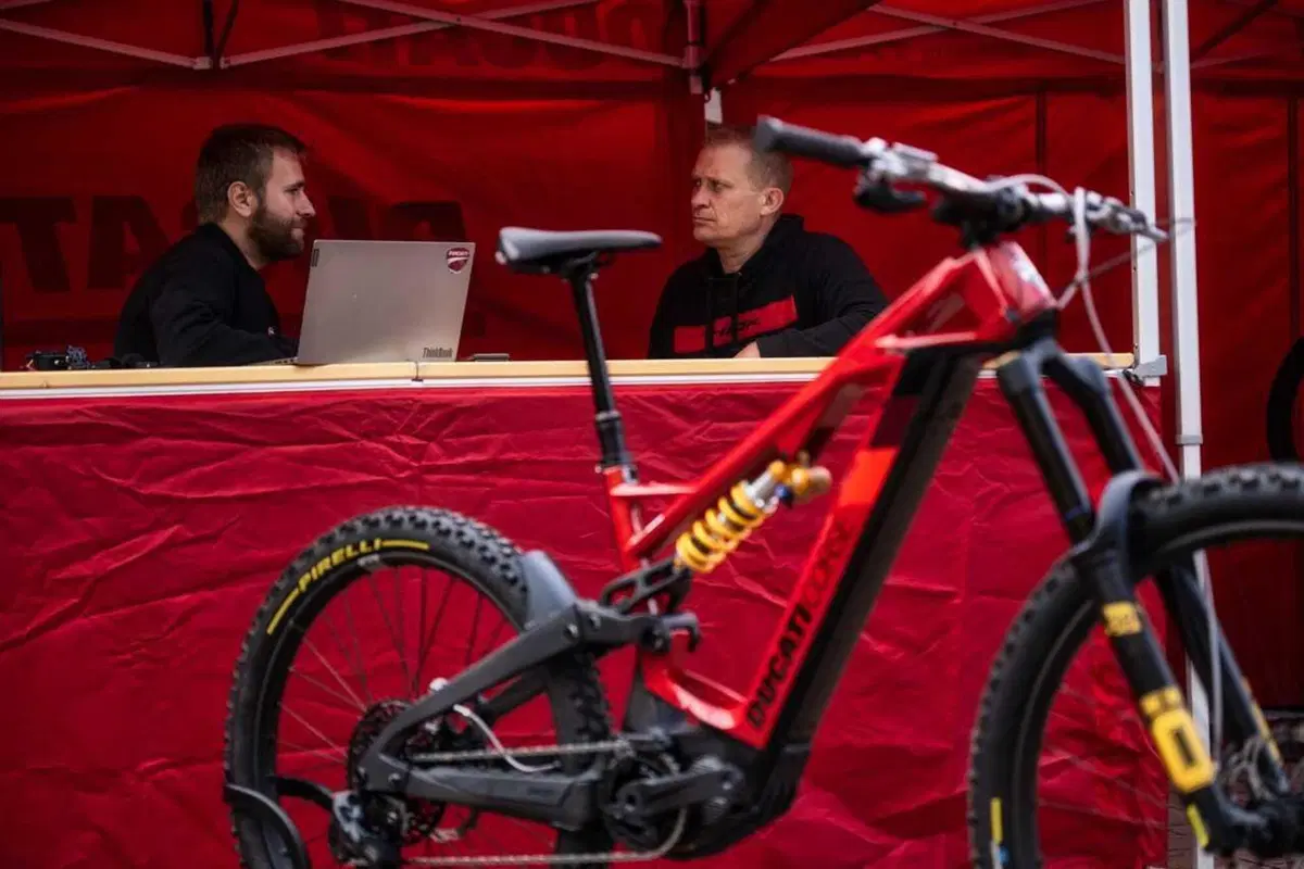 Ducati Power Stage RR, e-mtb in carbonio pronto gara [VIDEO] (11)