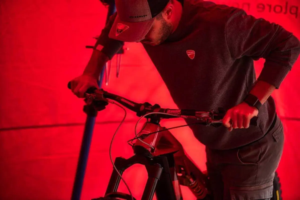 Ducati Power Stage RR, e-mtb in carbonio pronto gara [VIDEO] (20)