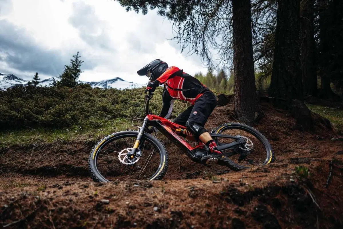 Ducati Power Stage RR, e-mtb in carbonio pronto gara [VIDEO] (33)