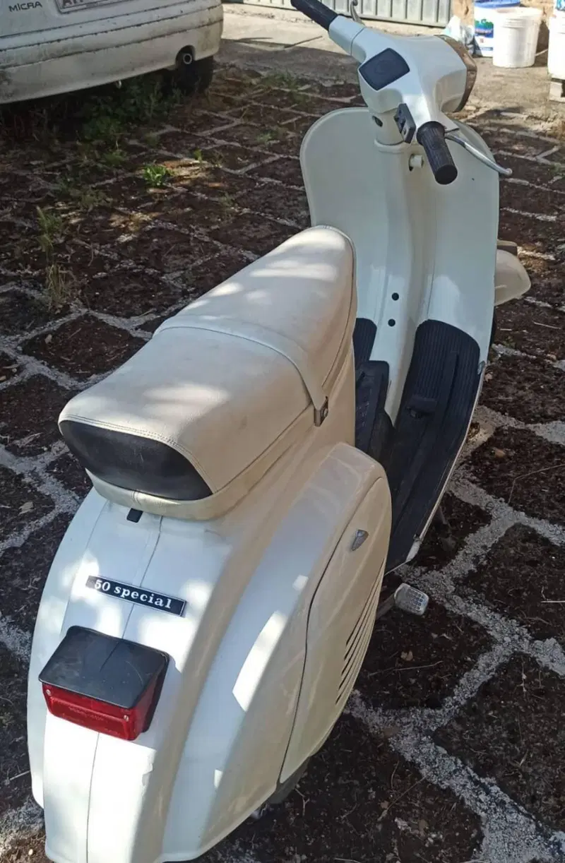 Piaggio Vespa 50 Special (3)
