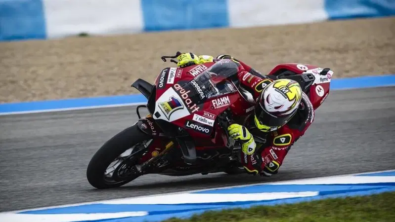 MotoGP 2023. Alvaro Bautista ha corso a Sepang con un'ernia cervicale e una protrusione discale